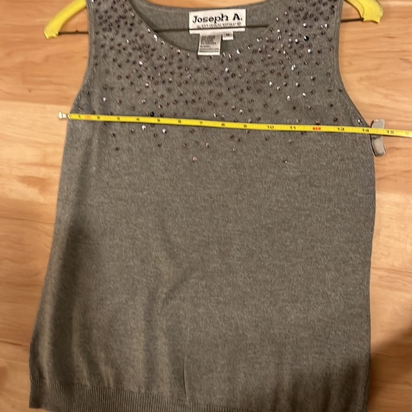 Joseph A Sleeveless heather gray sweater with sequins - Picture 8 of 9